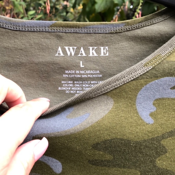AWAKE! NEW! camo print crop top. - Picture 3 of 6